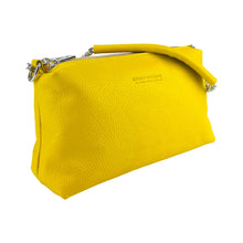 Charger l'image dans la galerie, RB1025R | Women's Hand Bag with double zipper in Genuine Leather Made in Italy. Adjustable leather shoulder strap. Polished Nickel hardware - Yellow color - Dimensions: 26 x 14 x 9 cm.-1
