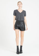 Charger l'image dans la galerie, T-shirt col V femme en cachemire gris anthracite - LILLY 14-1
